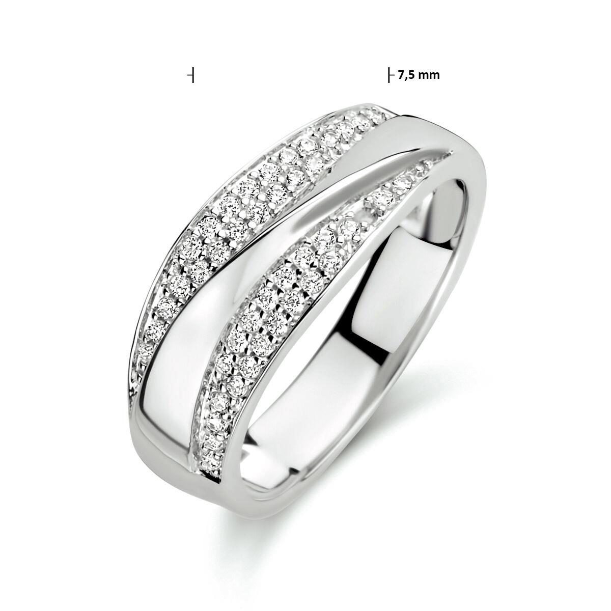 Ring mit Zirkonia poliert
