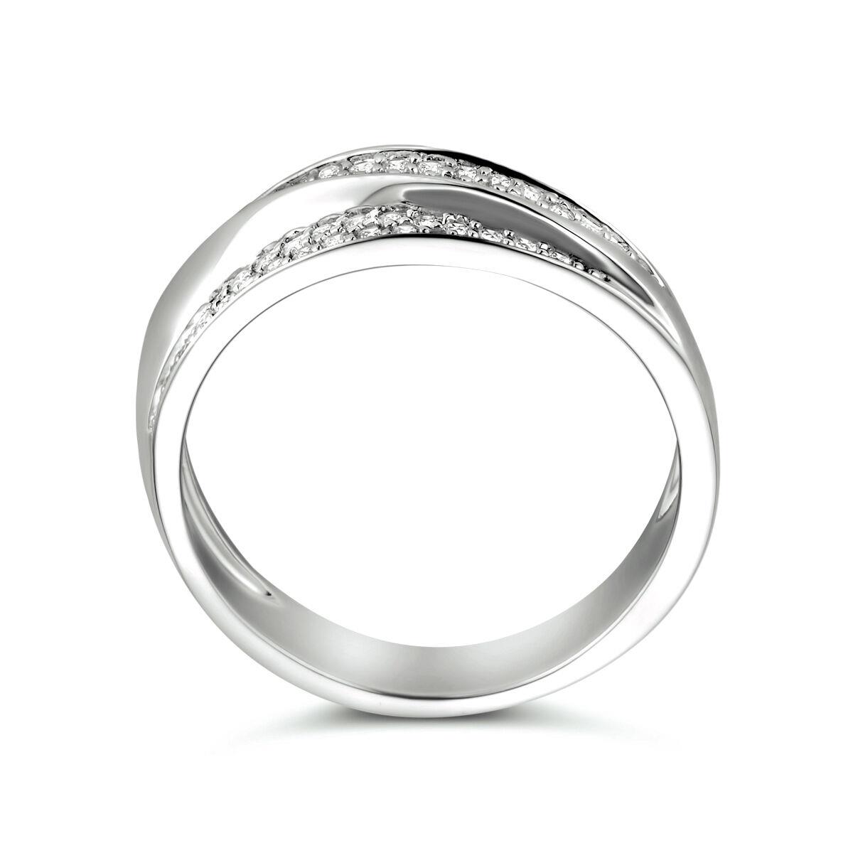 Ring mit Zirkonia poliert