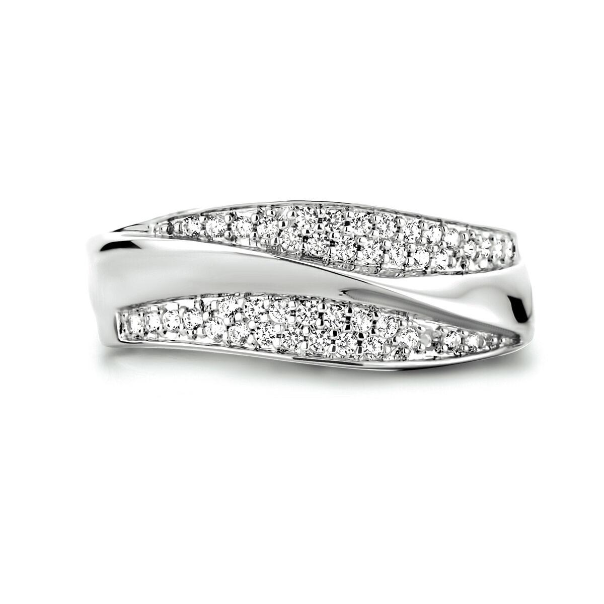 Ring mit Zirkonia poliert