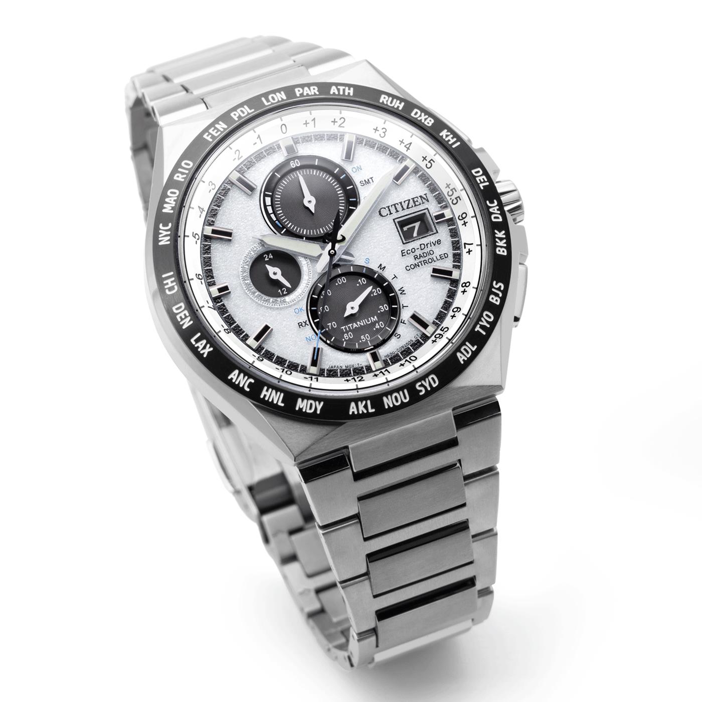 Citizen Titan Funkuhr EcoDrive Weiß