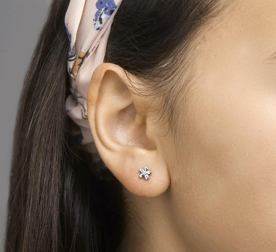 Blume Ohrstecker mit weißem Zirkonia