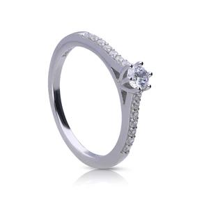 Diamonfire Solitairering mit seitl. Steinbesatz