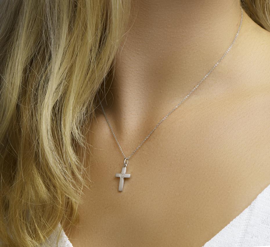 Juwelier Robers Kreuz Anhänger mit Herzgravur
