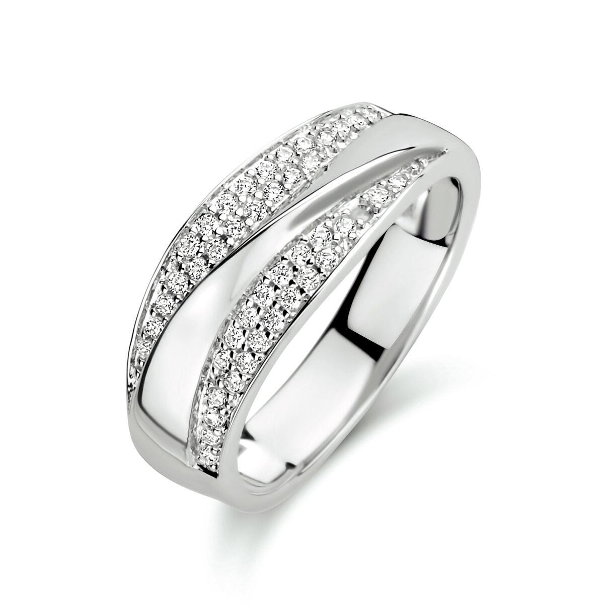 Ring mit Zirkonia poliert
